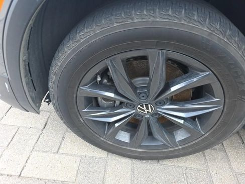 Used 2023 Volkswagen Tiguan SE FWD image 3