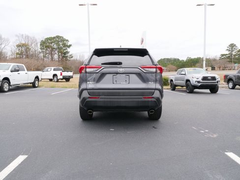 Used 2019 Toyota RAV4 XLE Premium image 5