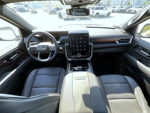 Used 2025 GMC Yukon XL Denali AWD/4WD image 13
