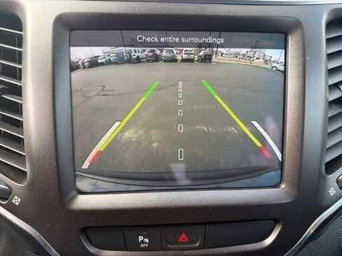 Used 2020 Jeep Cherokee Trailhawk image 7