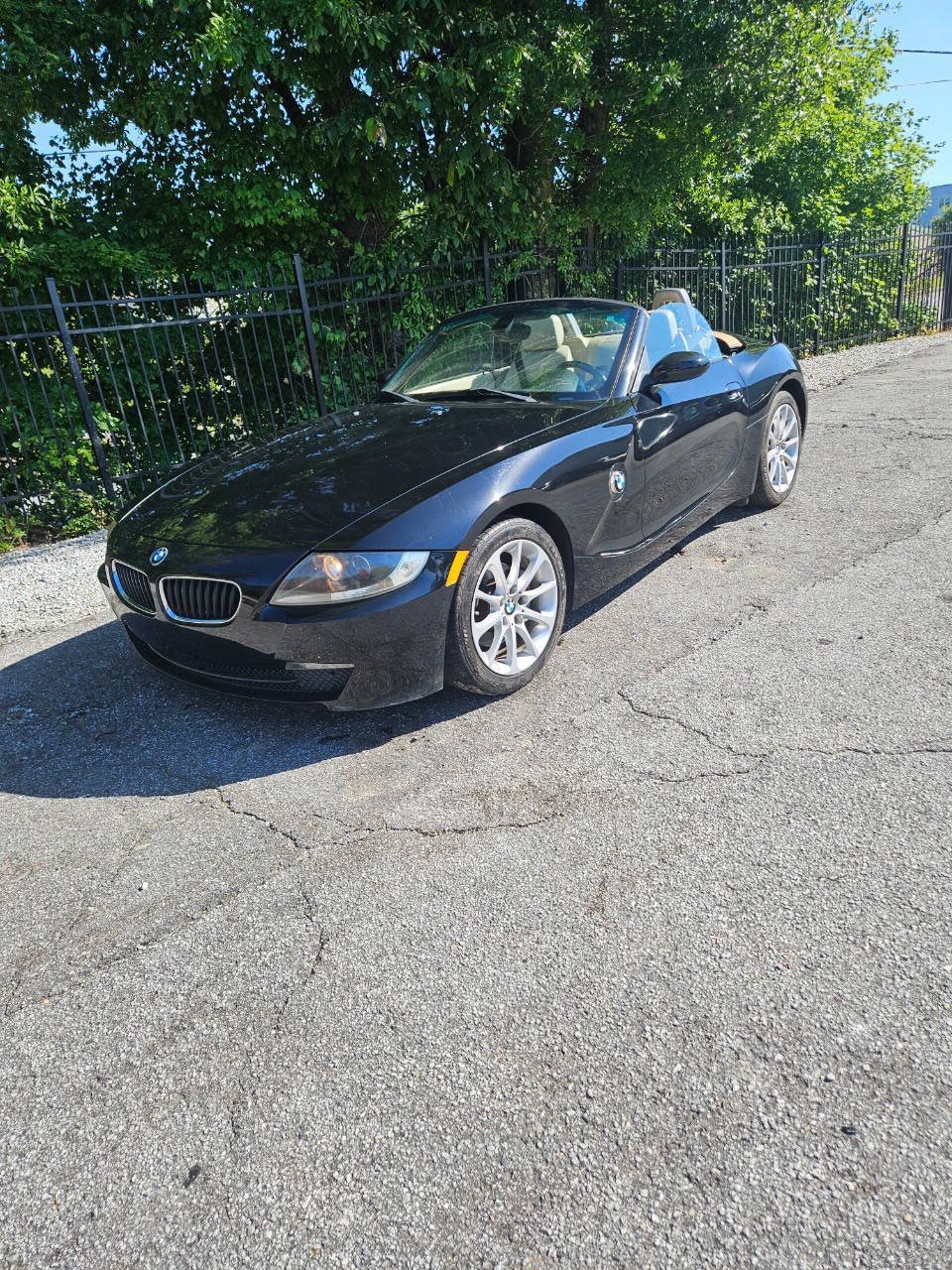 Used 2006 BMW Z4 3.0i RWD image 65