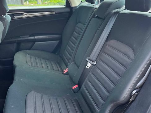 Used 2018 Ford Fusion SE w/ Fusion SE Technology Package FWD image 16