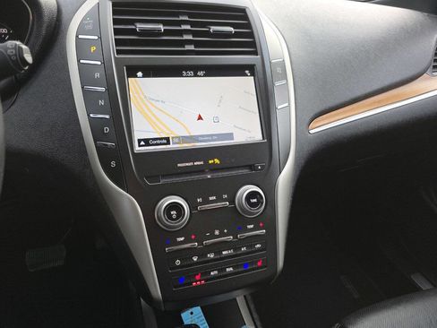 Used 2017 Lincoln MKC Reserve image 12