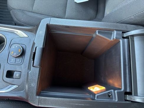 Used 2023 Chevrolet Traverse LT w/ Rear Camera Mirror Package AWD/4WD image 35