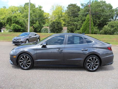 Used 2021 Hyundai Sonata Limited w/ Preferred Accessory Package FWD image 7