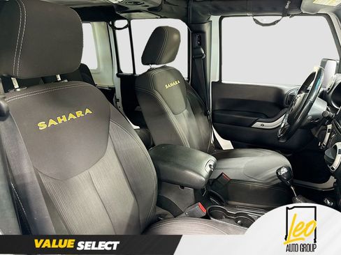 Used 2015 Jeep Wrangler Unlimited Sahara AWD/4WD image 27