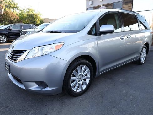 Used 2011 Toyota Sienna LE AWD/4WD image 32