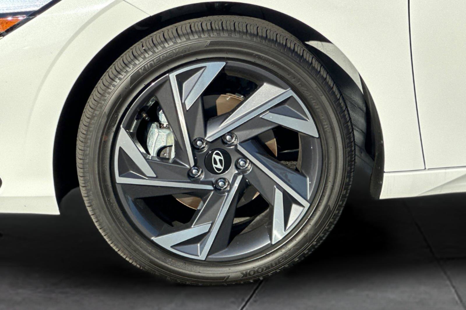 Certified 2026 Hyundai Elantra Limited FWD image 28