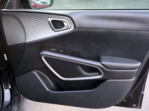 Used 2025 Kia Soul LX w/ LX Technology Package image 15