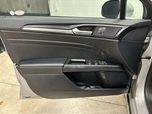 Used 2019 Ford Fusion Titanium image 14