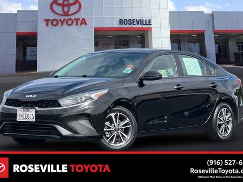 Used 2023 Kia Forte LXS image 1