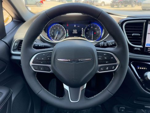 New 2026 Chrysler Pacifica Select FWD image 24