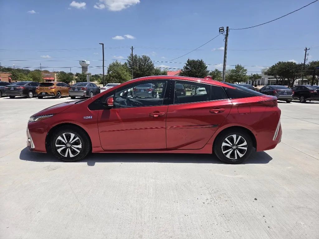 Used 2017 Toyota Prius Prime Advanced FWD image 9