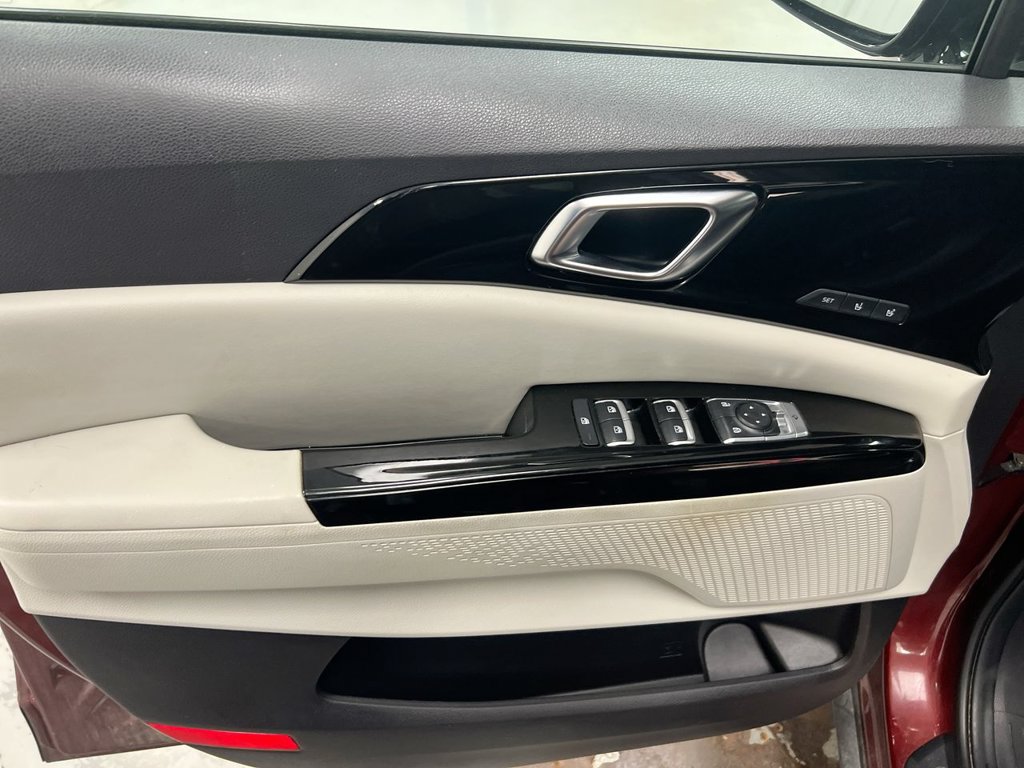 Used 2024 Kia Carnival SX FWD image 20