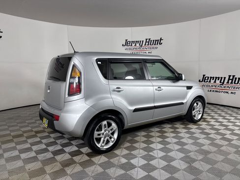 Used 2011 Kia Soul + image 4