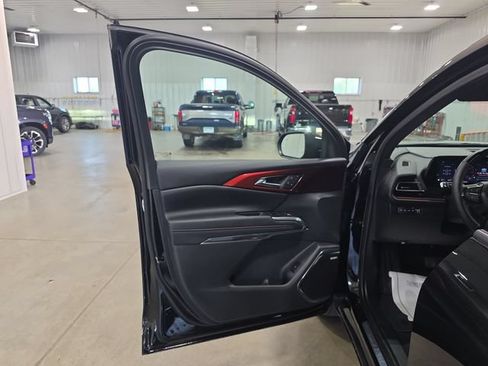Used 2025 Chevrolet Traverse RS AWD/4WD image 25