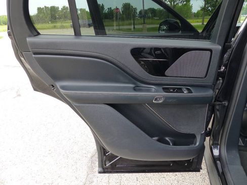Used 2025 Lincoln Aviator AWD image 34