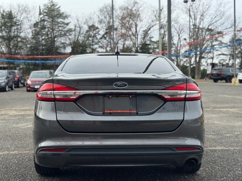 Used 2017 Ford Fusion SE FWD image 6