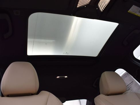 Certified 2025 BMW 330i Sedan w/ Premium Package image 26