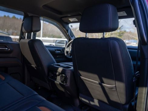 Used 2022 GMC Sierra 1500 AT4 w/ AT4 Premium Package image 16