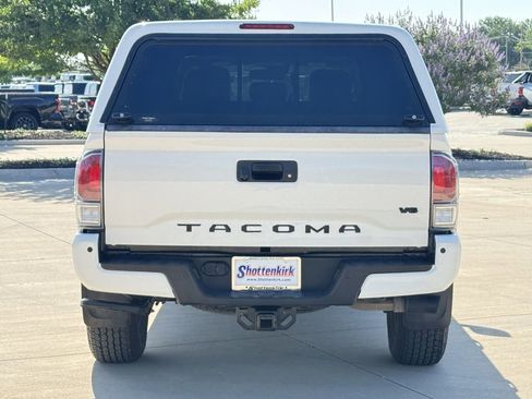 Used 2021 Toyota Tacoma TRD Off-Road w/ TRD Premium Off Road Package AWD/4WD image 5