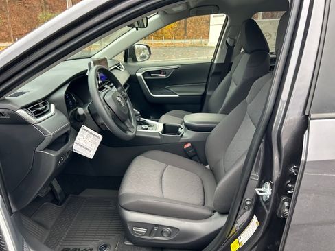 New 2025 Toyota RAV4 XLE image 17