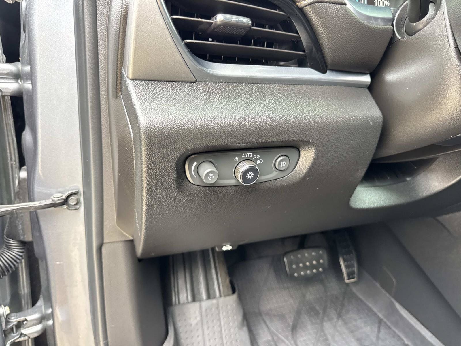 Used 2019 Chevrolet Traverse LT w/ LPO, Floor Liner Package FWD image 20
