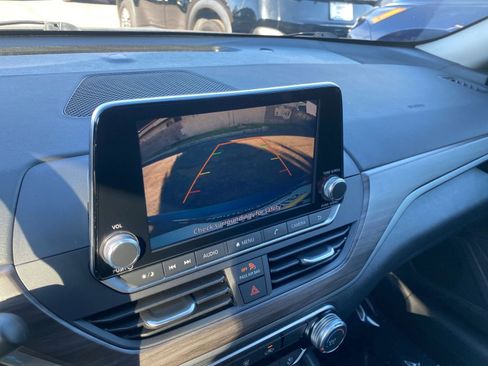 Used 2025 Nissan Altima 2.5 SV image 24