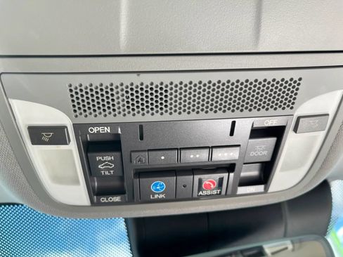Used 2016 Acura TLX w/ Technology Package FWD image 23