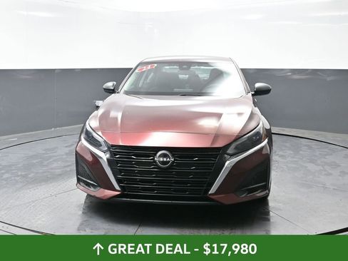 Used 2024 Nissan Altima 2.5 SV image 8