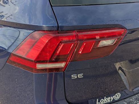 Used 2023 Volkswagen Tiguan SE w/ Panoramic Sunroof Package FWD image 7