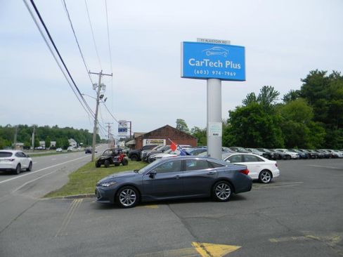 Used 2019 Toyota Avalon XLE w/ Moonroof Package FWD image 9