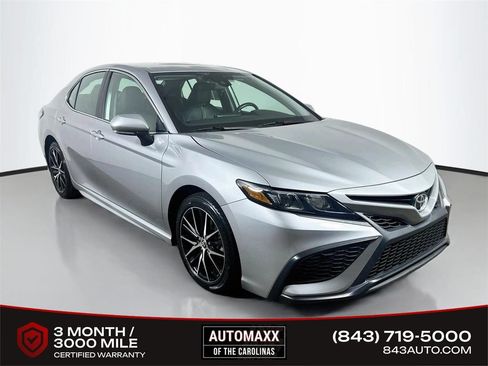 Used 2023 Toyota Camry SE FWD image 1