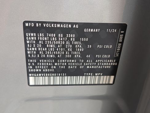 Used 2025 Volkswagen ID. Buzz 1st Edition RWD image 39