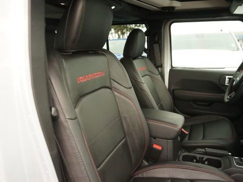 Used 2024 Jeep Wrangler Unlimited Rubicon w/ Technology Group AWD/4WD image 19