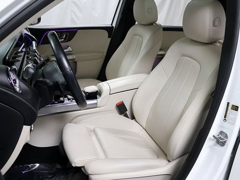 Used 2023 Mercedes-Benz GLB 250 4MATIC image 10