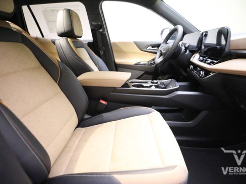 New 2026 Chevrolet Equinox ACTIV w/ Safety and Technology Package image 11