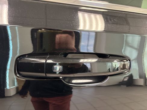 Used 2022 Chevrolet Tahoe LT image 11