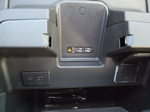 New 2026 GMC Sierra 2500 Denali Ultimate w/ LPO, Black Badging Package image 15