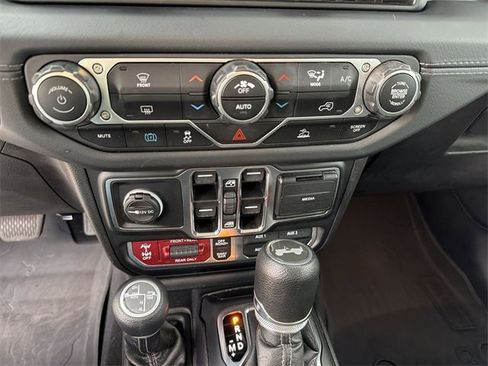 Used 2024 Jeep Wrangler Unlimited Rubicon 4xe image 21