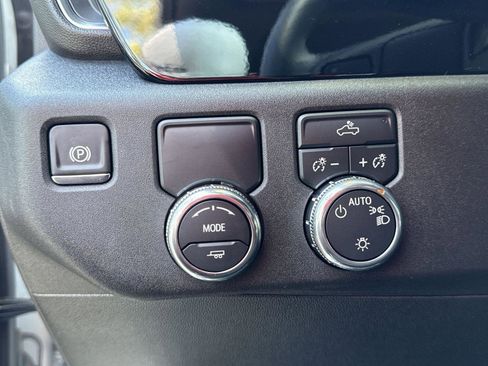 Used 2026 GMC Sierra 1500 SLE image 18