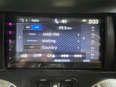 Used 2016 Jeep Wrangler Unlimited Rubicon w/ Connectivity Group AWD/4WD image 24