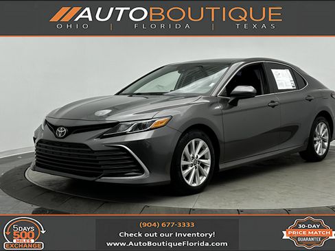 Used 2021 Toyota Camry LE image 1