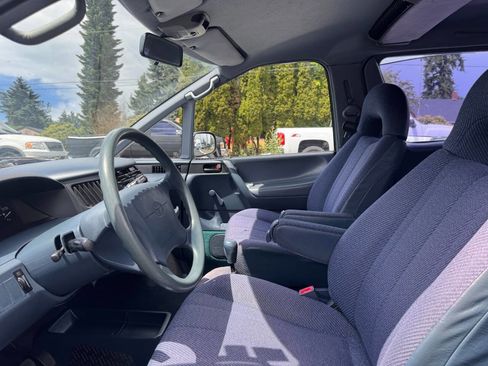 Used 1993 Toyota Previa Deluxe RWD image 13