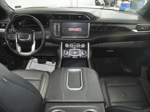 Used 2024 GMC Yukon XL Denali w/ Advanced Technology Package AWD/4WD image 32