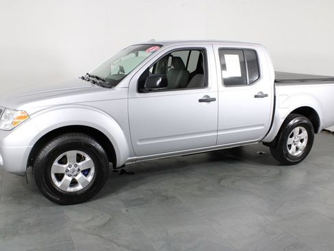 Used 2013 Nissan Frontier SV image 11