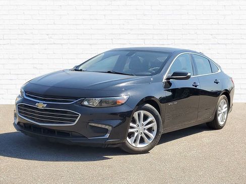 Used 2017 Chevrolet Malibu LT FWD image 1