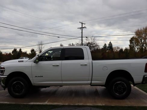 Used 2025 RAM 3500 Laramie image 33