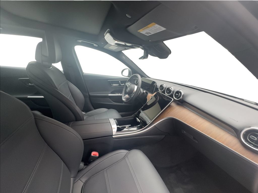 Used 2025 Mercedes-Benz C 300 4MATIC Sedan image 27