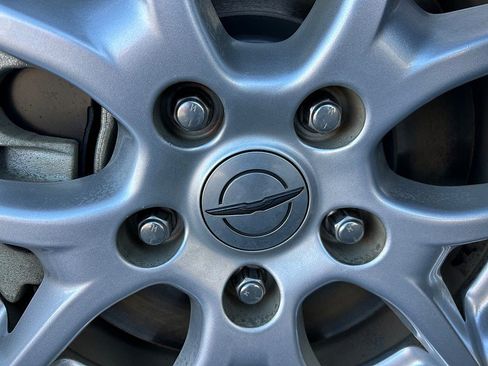 Used 2022 Chrysler Pacifica Touring-L image 11